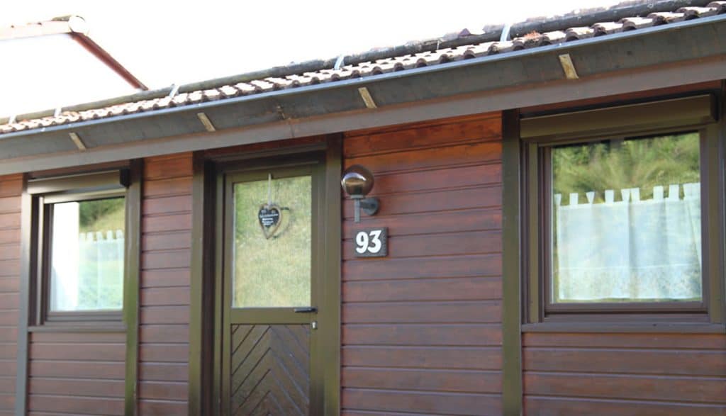 Eingang zum Haus 93 im Feriendorf Öfingen - Haus Mohnblume