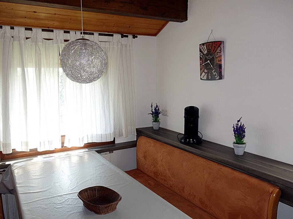 Gemütliche Sitzecke Essplatz Haus Mohnblume Haus 93 im Feriendorf Öfingen