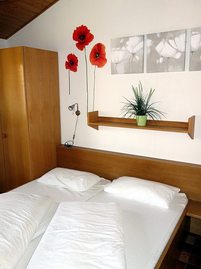 Schlafzimmer 1 Haus Mohnblume Haus 93 Feriendorf Öfiingen