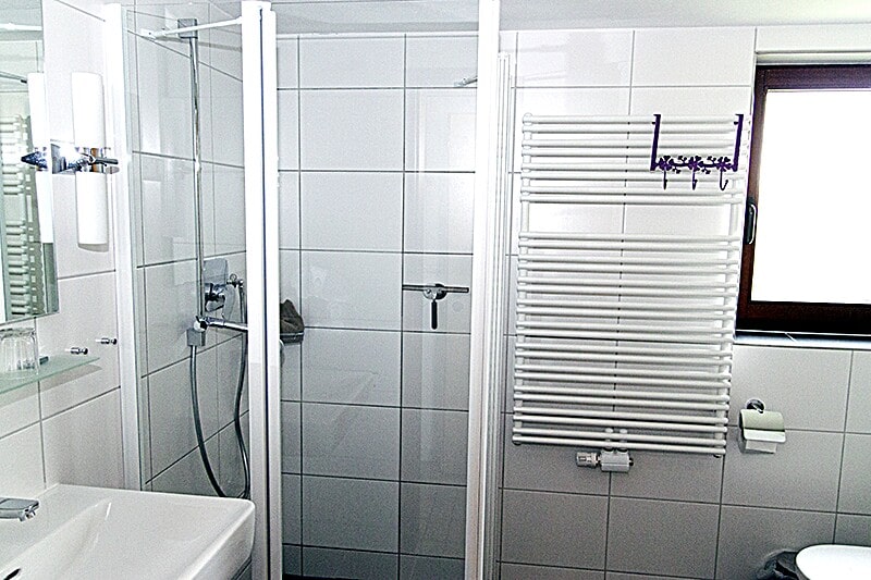 Neu renoviertes Badezimmer Haus 93 im Feriendorf Öfingen Haus Mohnblume