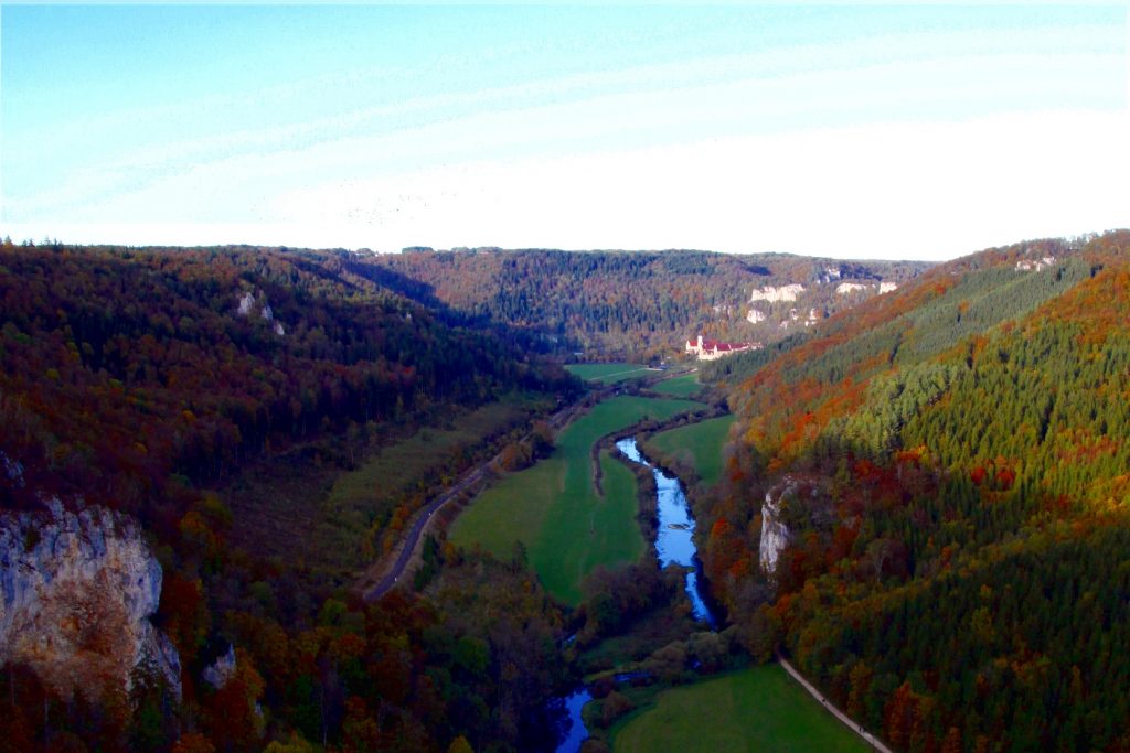 Blick vom Knopfmacherfelsen ins Obere Donautal